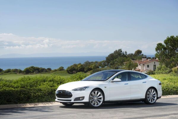 Tesla Model S (Factory Fresh - 2017)