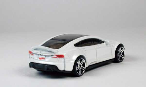 Tesla Model S (Factory Fresh - 2017)