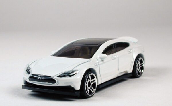 Tesla Model S (Factory Fresh - 2017)