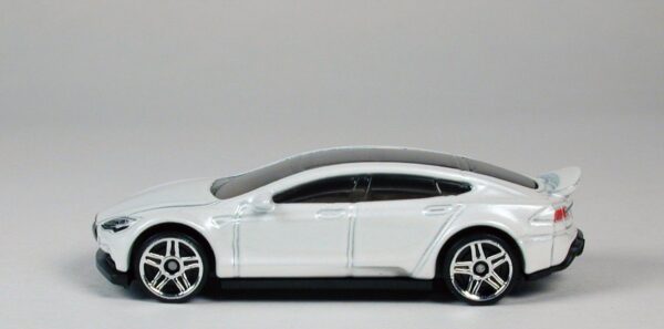 Tesla Model S (Factory Fresh - 2017)