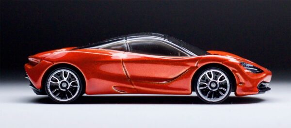 McLaren 720S (Factory Fresh - 2018)