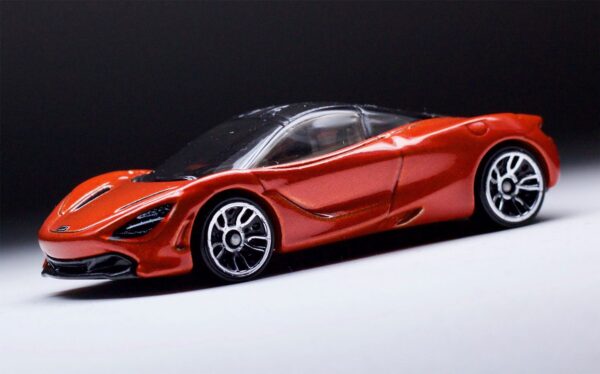 McLaren 720S (Factory Fresh - 2018)