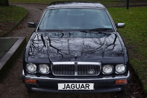 Jaguar XJ40 (Hot Wheels - 1997)