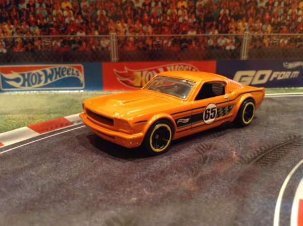 '65 Ford Mustang 2+2 Fastback (Ford Perfomance Series - 2016)