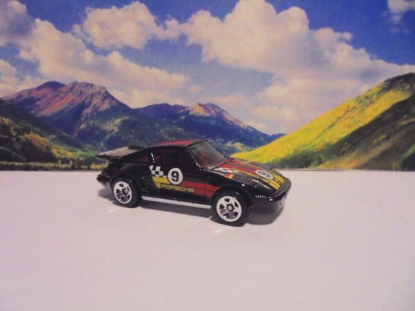 Porsche 930 (Hot Wheels Retro Style Series - 2016)