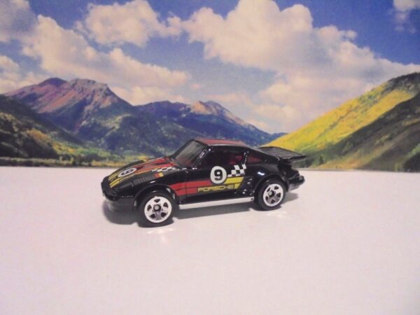 Porsche 930 (Hot Wheels Retro Style Series - 2016)