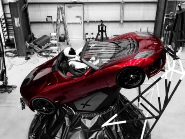 '08 Tesla Roadster (Tesla: Greetings From Space - 2019)