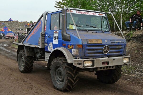 Mercedes-Benz Unimog 1300 (HW Hot Trucks - 2019)