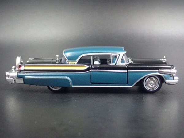 '57 Mercury Turnpike Cruiser M-335 (Auto-Thentics Release 49 - 2018)