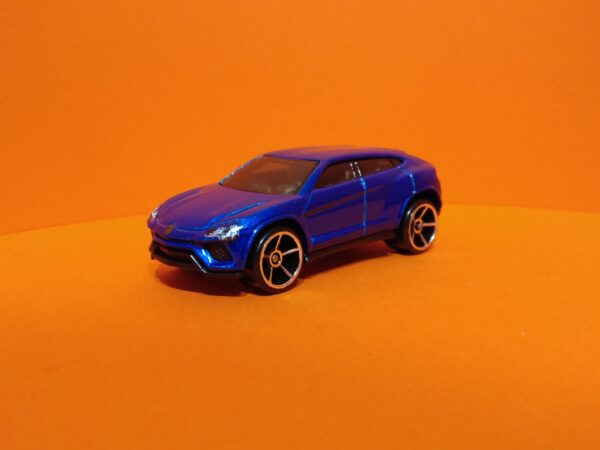 Lamborghini Urus (HW Hot Trucks - 2016)