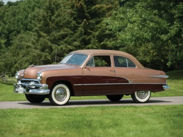 '51 Ford Crestliner (Auto-Thentics Release 49 - 2018)