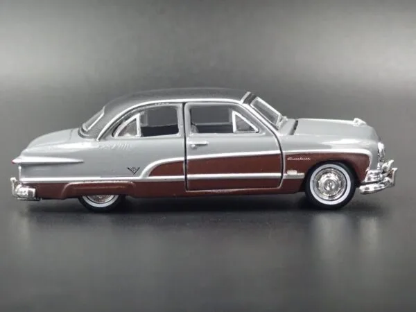 '51 Ford Crestliner (Auto-Thentics Release 49 - 2018)