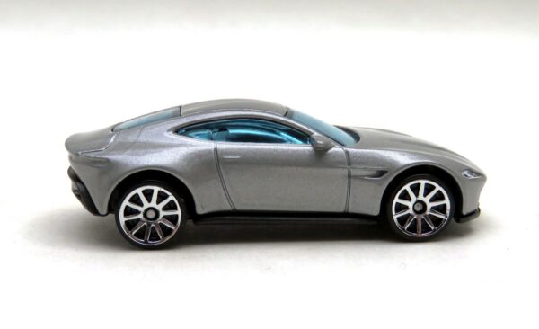 Aston Martin DB10 (HW Exotics - 2017)