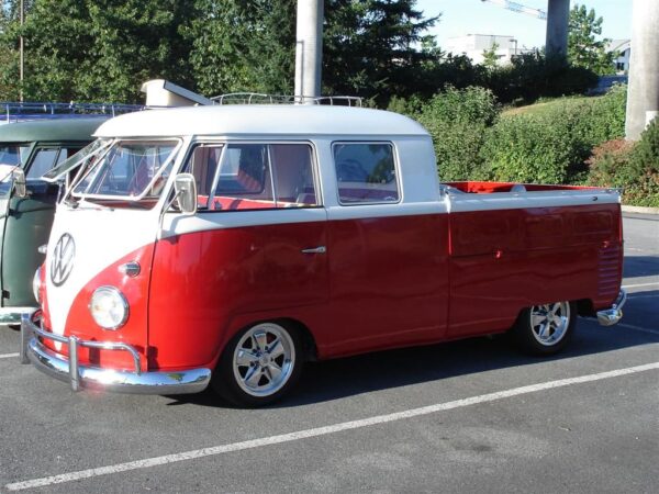 Karmann Ghia & Volkswagen Truck (Viva Volkswagen - 2005)