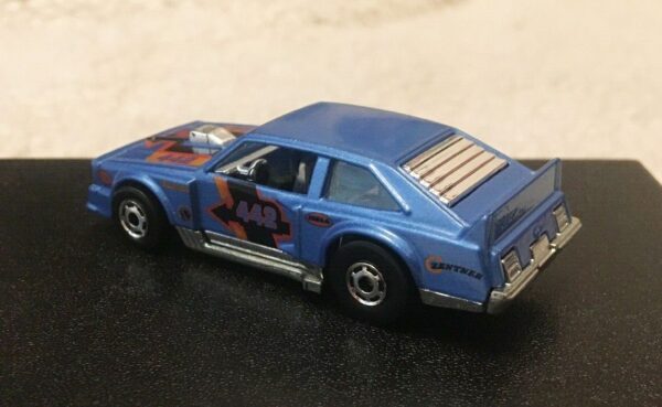 Oldsmobile Cutlass 442 (442 Much) (The Hot Ones - 2012)