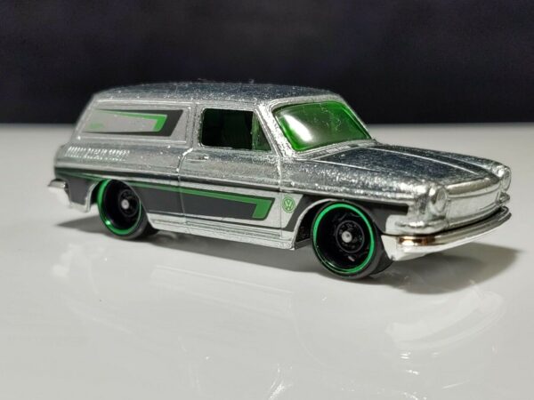 Custom '69 Volkswagen Squareback *ZAMAC* (Volkswagen - 2019)