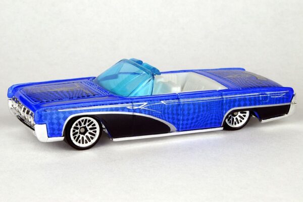 '64 Lincoln Continental (Hippie Mobiles - 2001)