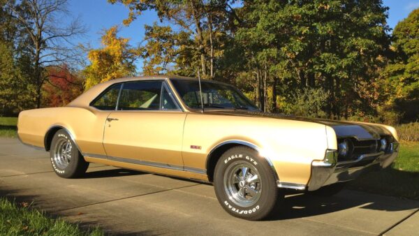 '67 Oldsmobile 442 (HW Showroom - 2012)