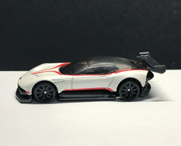 Aston Martin Vulcan (Factory Fresh - 2020)