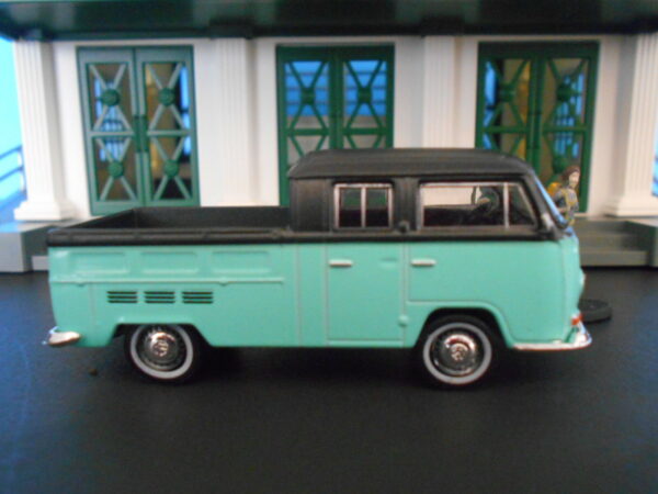 Volkswagen Type 2 Crew Cab Pick-Up Doka with Backpacker (The Hobby Shop Series 2 - 2017)