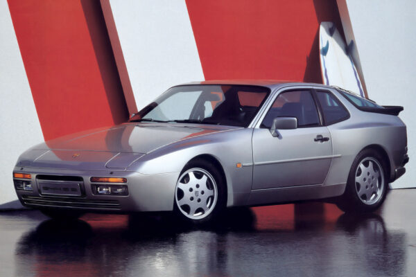 '89 Porsche 944 Turbo (HW Turbo - 2021)