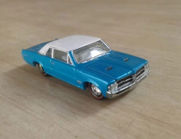 '64 Pontiac GTO (Ultra Hots - 2006)