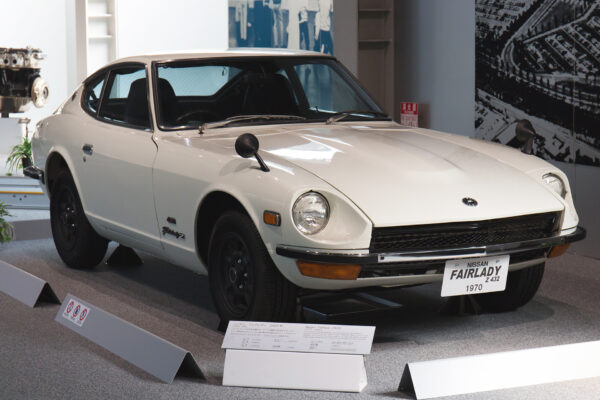 '70 Nissan Fairlady Z432 (Auto-Japan Release WMTS07 - 2018) (Walmart Exclusives)