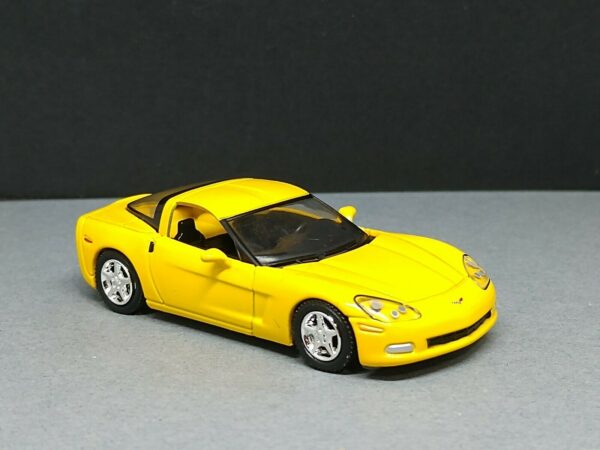'05 Chevrolet Corvette Coupe (Corvette Collection Series 1 - 2005)