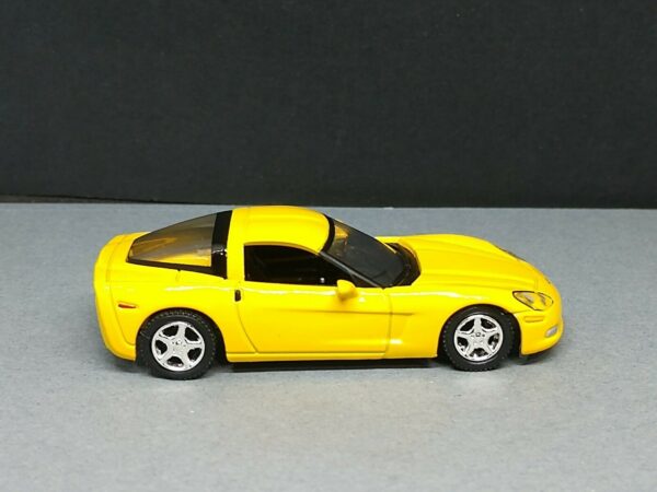 '05 Chevrolet Corvette Coupe (Corvette Collection Series 1 - 2005)