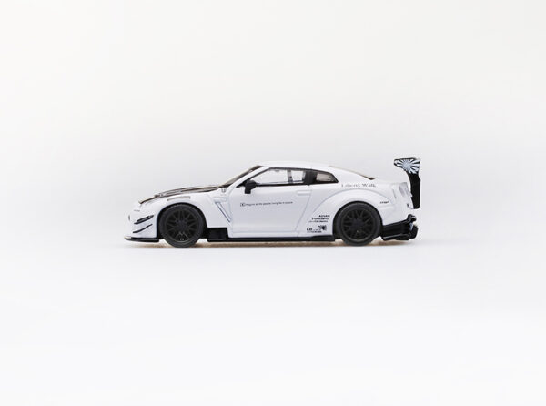 LB★WORKS Nissan GT-R R35 (Type 2, Rear Wing ver. 3, White, LHD, USA Exclusive - 2019)