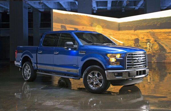 '16 Ford F-150 and Dump Trailer (Hitch & Tow Series 12 - 2017)