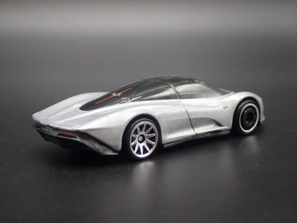 McLaren Speedtail (Factory Fresh - 2021)