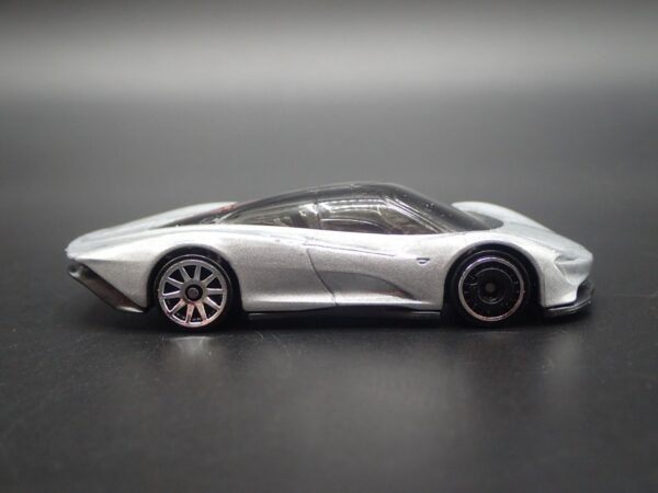 McLaren Speedtail (Factory Fresh - 2021)