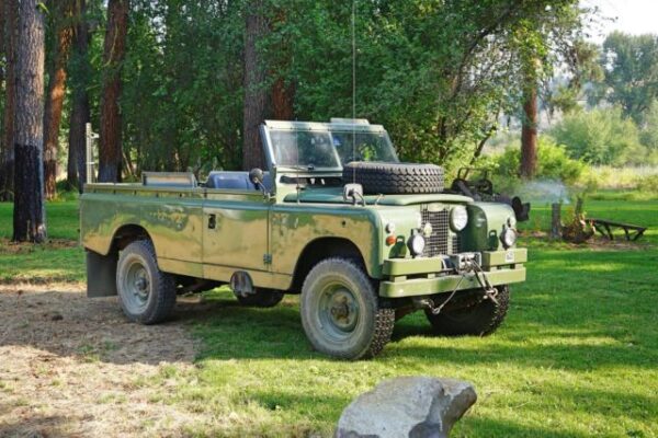 '65 Land Rover GEN II Pickup (Matchbox Collectors Series - 2021)