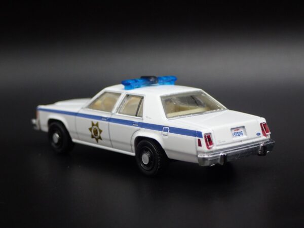 '83 Ford LTD Crown Victoria (Hollywood Series 32 (Terminator 2: Judgment Day) - 2021)