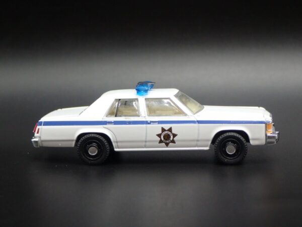 '83 Ford LTD Crown Victoria (Hollywood Series 32 (Terminator 2: Judgment Day) - 2021)