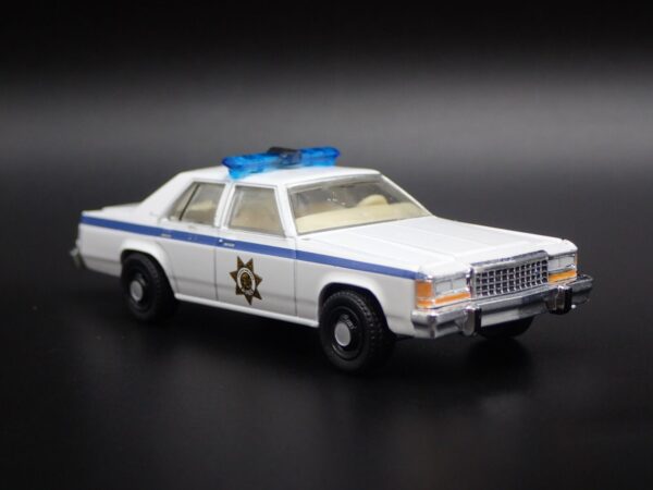 '83 Ford LTD Crown Victoria (Hollywood Series 32 (Terminator 2: Judgment Day) - 2021)