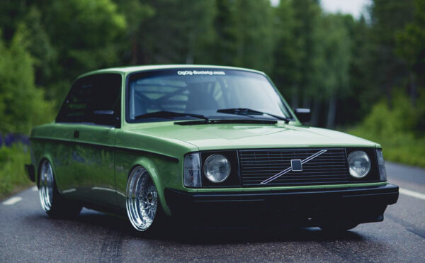 Volvo 242 Custom (Road64: Green - 2022)