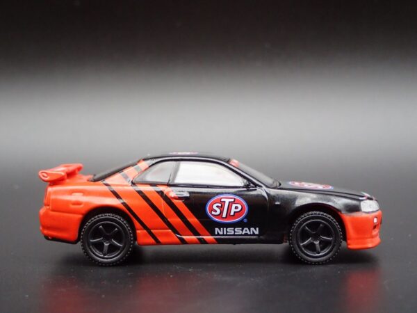 '99 Nissan Skyline (R34) with Race Car Driver (The Hobby Shop Series 13 - 2022)