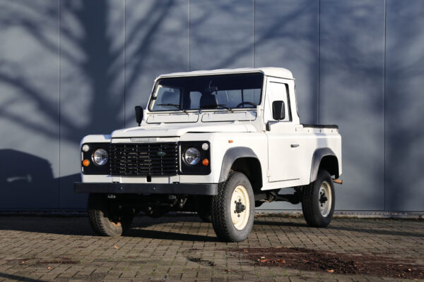 Land Rover Defender 90 Pickup (White, LHD - 2021)