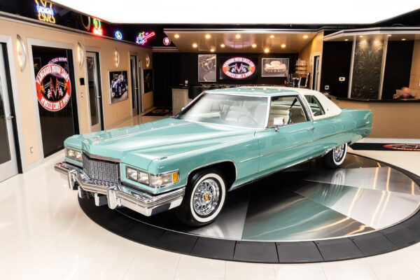 '76 Cadillac Coupe DeVille (Premium: 2017 Release 3 Set A)