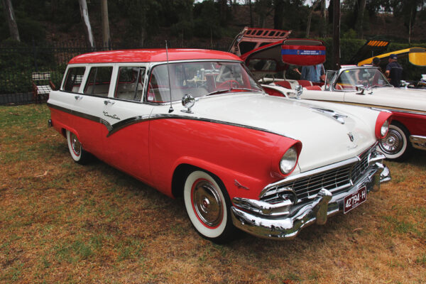 '57 Ford Country Sedan (Moving Parts Series - 2023)