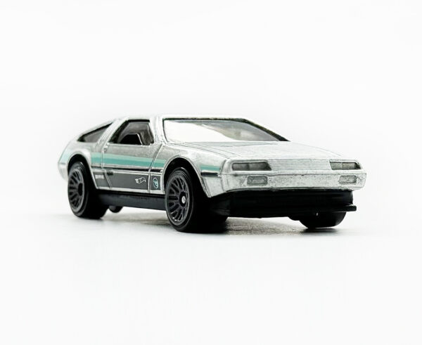 DMC DeLorean (HW Rolling Metal - 2024)