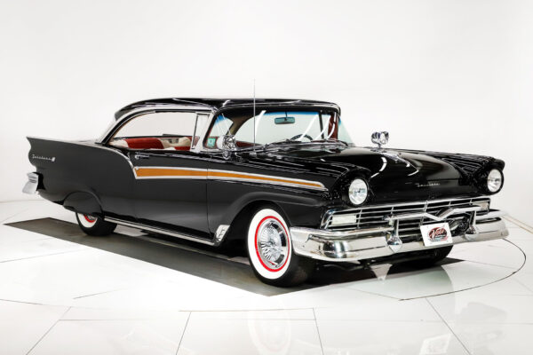 '57 Ford Fairlane (Auto-Thentics Release 1A - 2008)