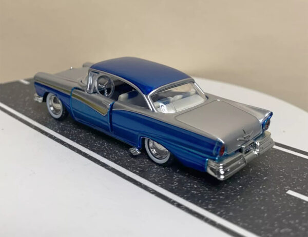 '57 Ford Fairlane (Auto-Thentics Release 2A - 2008)