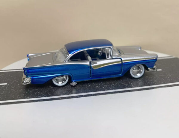 '57 Ford Fairlane (Auto-Thentics Release 2A - 2008)