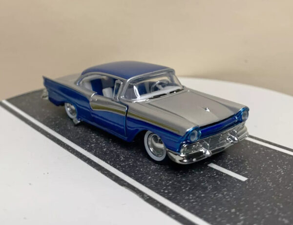 '57 Ford Fairlane (Auto-Thentics Release 2A - 2008)