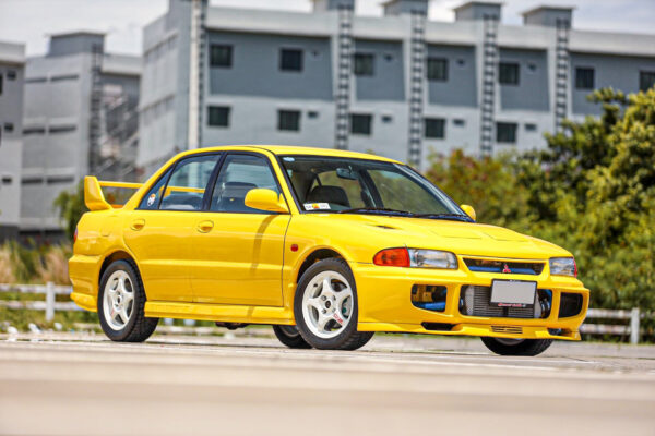 Mitsubishi Lancer GSR Evolution III with Tarmac Cards (Global64: Yellow - 2024)