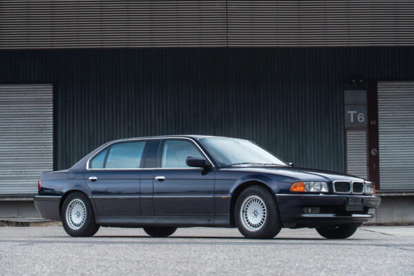 BMW 750iL (E38) (Black - 2025)