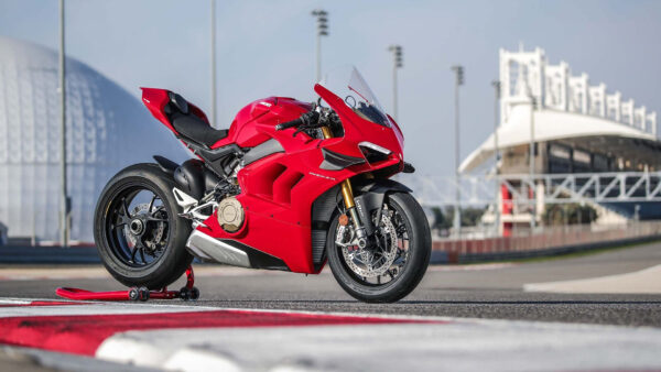 Ducati Panigale V4 S \w Ducati Girl (Red - 2024)